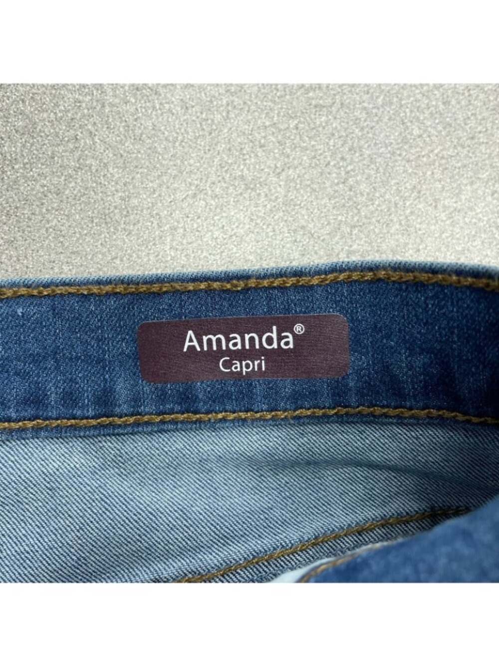 NWT Gloria Vanderbilt Amanda Jean Capris Women's 12  High-Rise Stretch B0714 - Picture 10 of 15